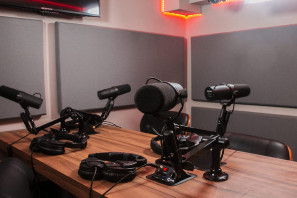 Studio B Mics | NYC Podcasting : Rent a podcast studio in NYC